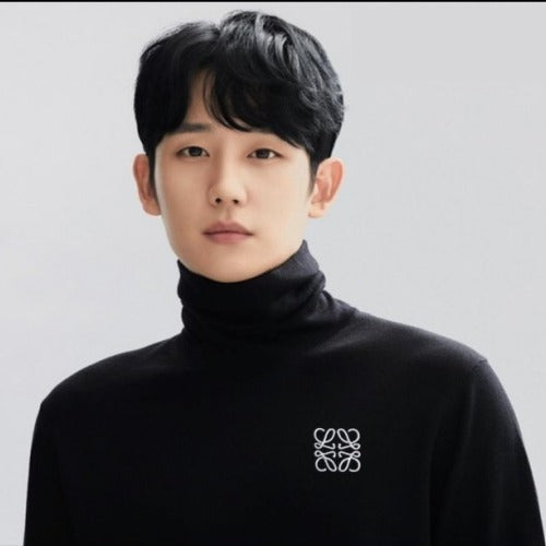 (국내배송, 당일출고) 로에베 로고 블랙 터틀넥 (정해인, 트와이스 미나 착용)