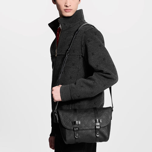 루이비통 크리스토퍼 메신저 크로스백 블랙